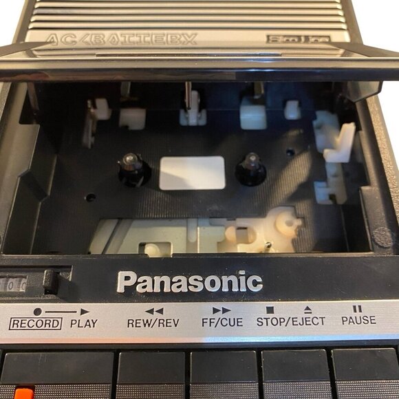Panasonic Slim Line Portable Cassette Recorder RQ-2104 Tested Works - Picture 3 of 8
